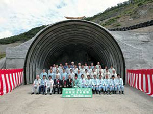 神峰山トンネル（上り線）貫通